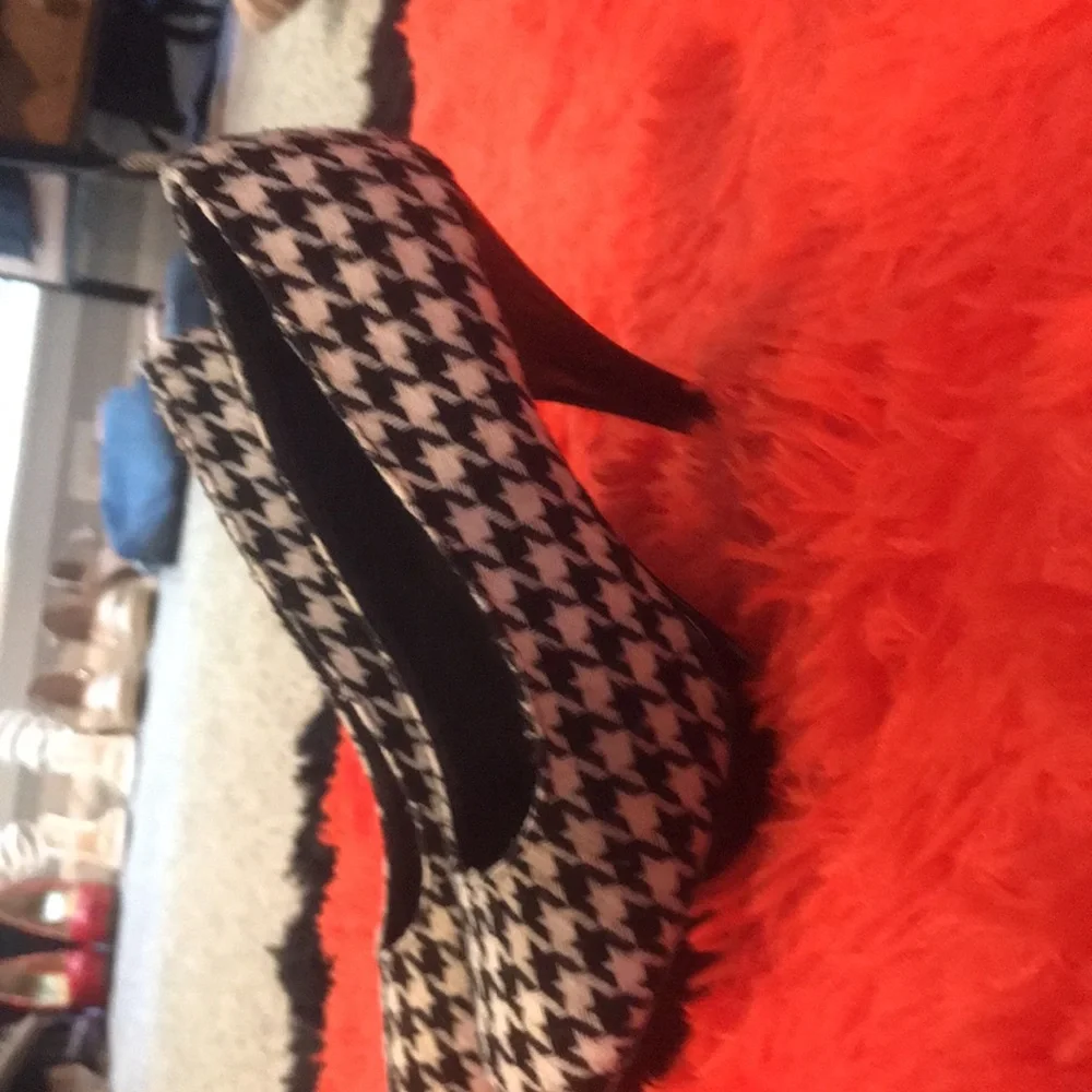 Kenneth Cole reaction houndstooth stilettos